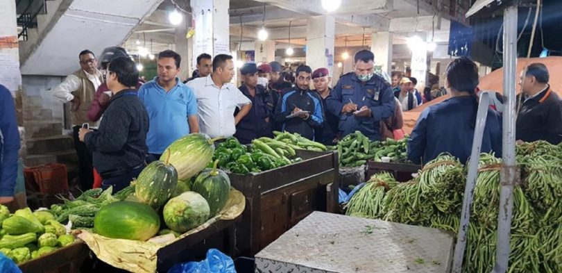 एकाबिहानै बल्खुको तरकारी बजारमा आपूर्ति विभागको छापा, एक व्यापारी पक्राउ