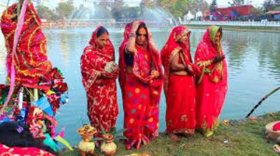 आज छठ पर्वको तेस्रो दिन , अस्ताउँदो सूर्यलाई अर्घ दिइने