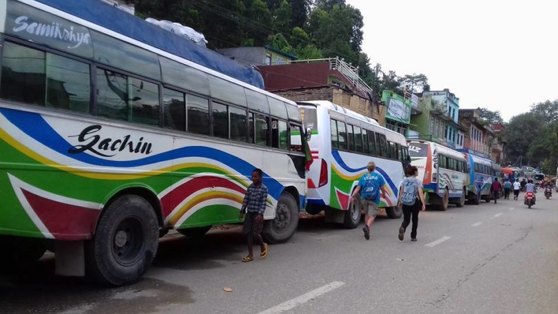 सोमबार अवरुद्ध भएको पासाङ ल्हामु अन्तर्राष्ट्रिय राजमार्ग आज बिहानदेखि पुनःसञ्चालनमा आएको छ