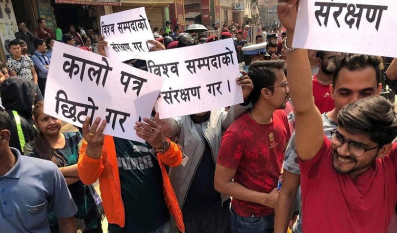काठमाडौँमा कालोपत्र नभएको भन्दै चावहिल–साँखु सडक बन्द