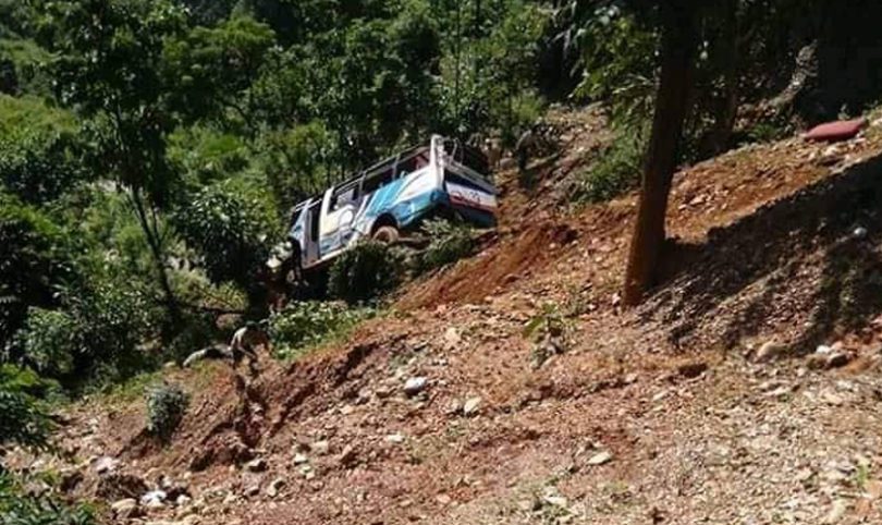 सिन्धुपाल्चोकको सिपाटारबाट काठमाडौँतर्फ आउँदै गरेको बा २ ख २७१५ नम्बरको बस दुर्घटनामा पर्दा ११ जनाको मृत्यु