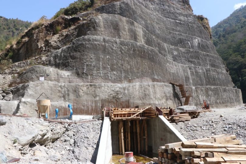 मेलम्चि खानेपानि झमेलामा ,स्थानीय आक्रोशित